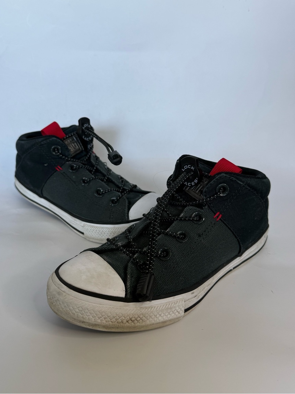 Converse Kids/Youth Chuck Taylor All Star Axel Mid top shoes in size US 2